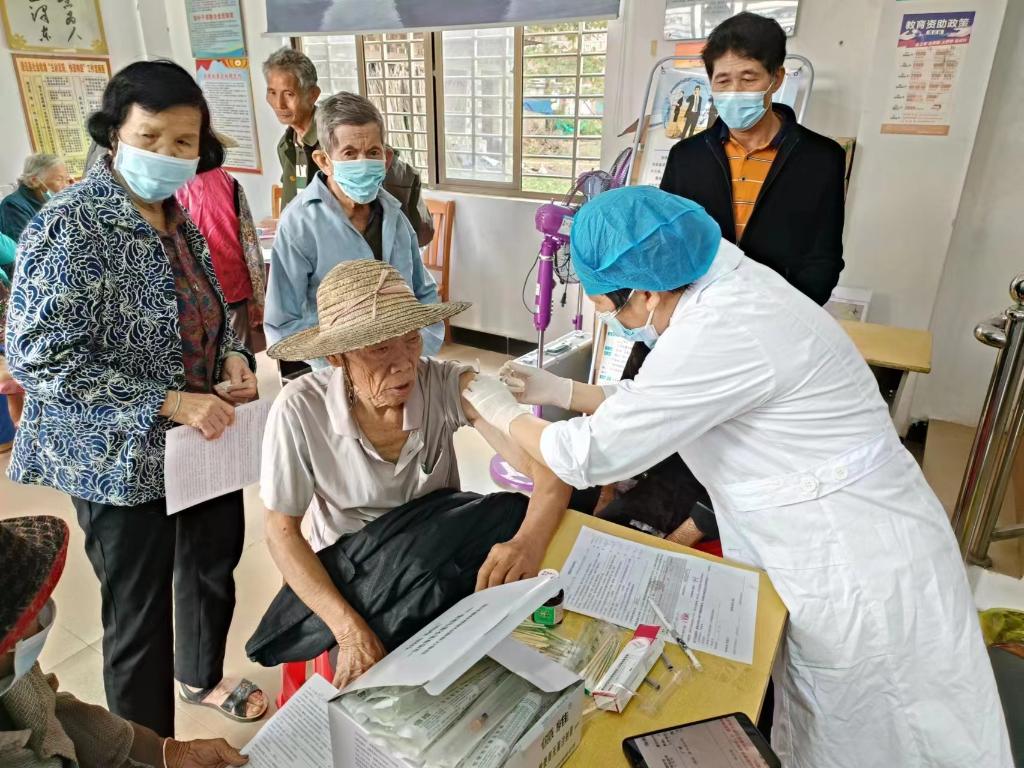 疫苗送上門,打通老年人接種“最后一公里”