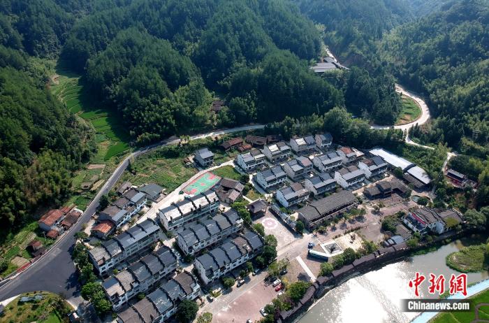 （高質(zhì)量發(fā)展調(diào)研行）一汪清水，繪就水韻綠都生態(tài)底色