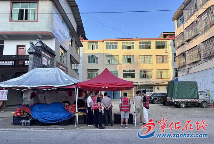 河龍鄉(xiāng):多管齊下推進(jìn)馬路市場(chǎng)整治