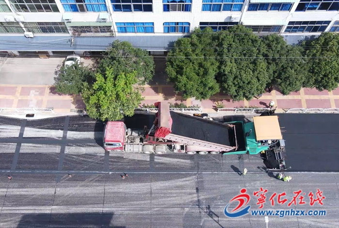 石壁鎮:道路環境整治有序推進